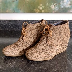 Toms Desert Wedge Leopard bootie